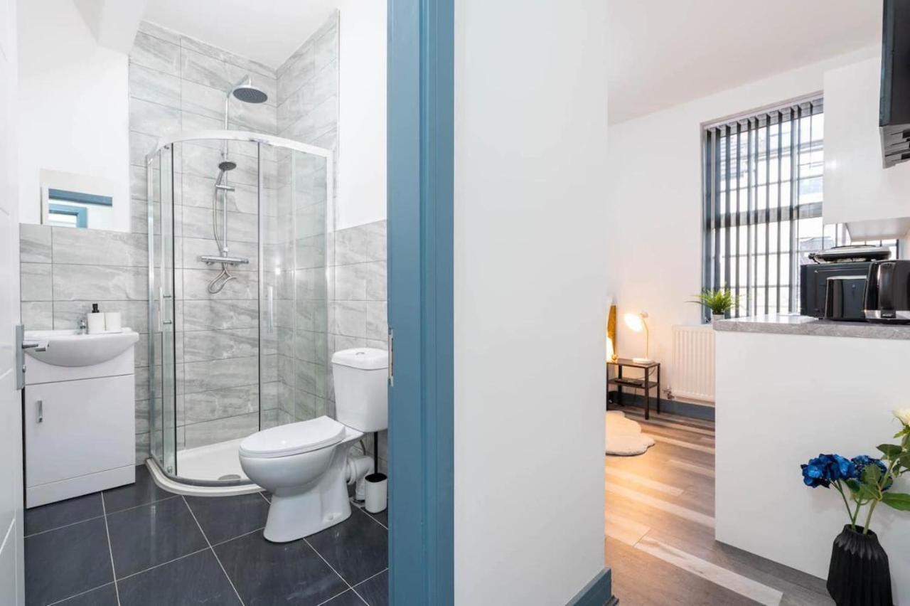 Autumn Oasis - Chic Studio In West Midlands Apartment Birmingham Bagian luar foto